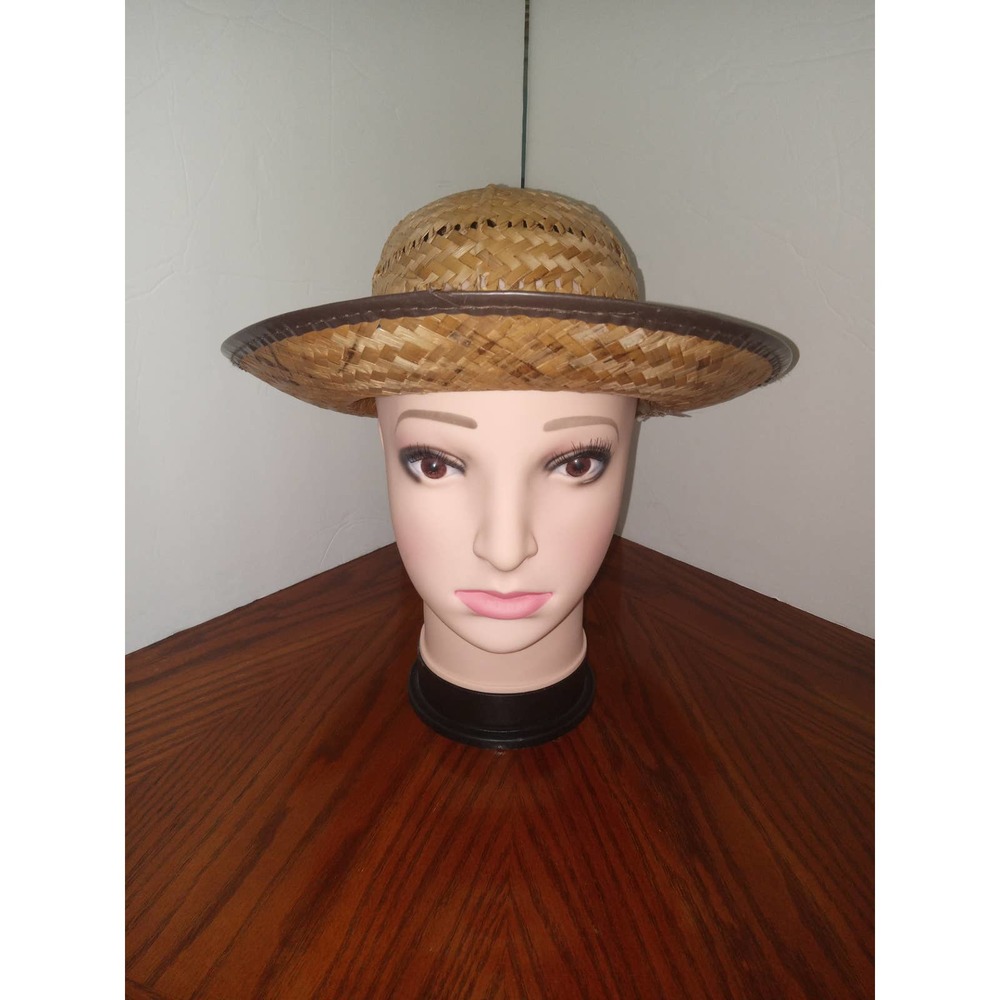 Straw hat.